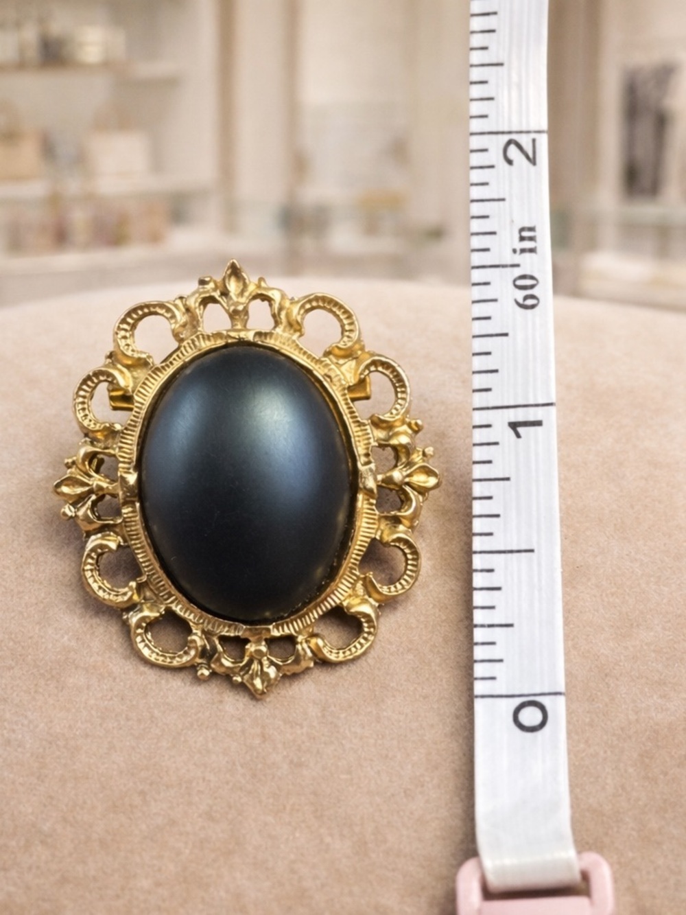 Vintage Gold Tone Plastic Black Oval Stone Brooch Pin - Picture 2 of 3